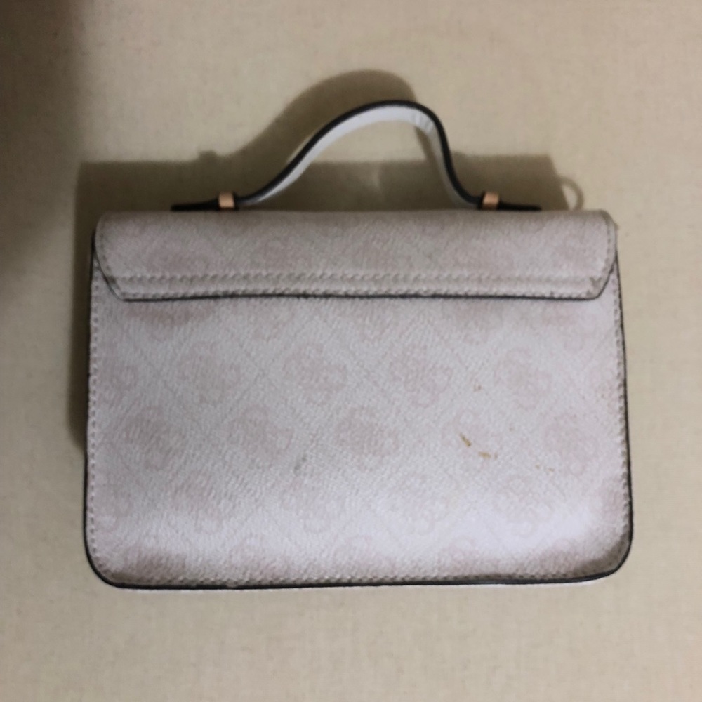Handbags - Picture 2 of 8